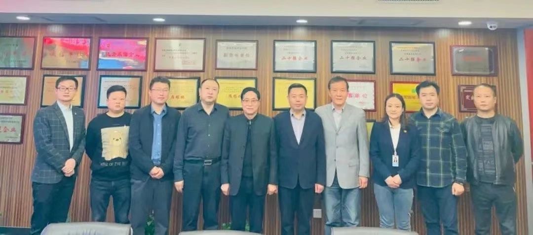 秦商百人會(huì)、西安建筑安裝協(xié)會(huì)蒞臨立豪集團(tuán)交流座談